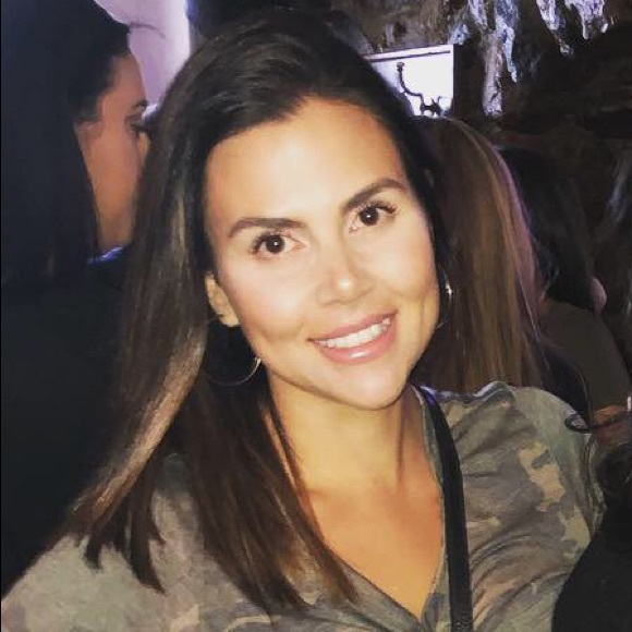 Meet your Posher, Dimitria - Picture 1 of 1